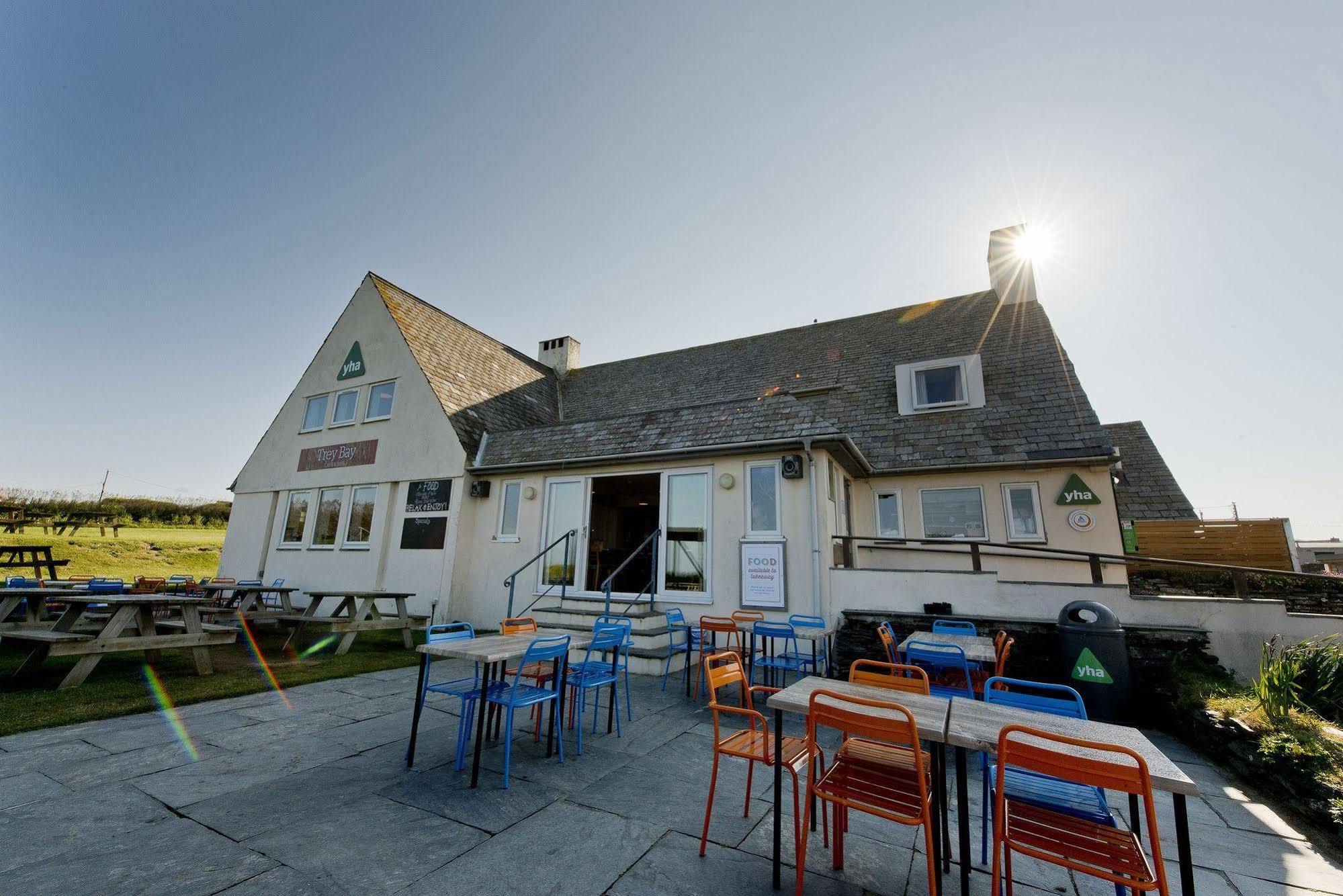 Yha Treyarnon Bay Hostel Padstow Exterior photo